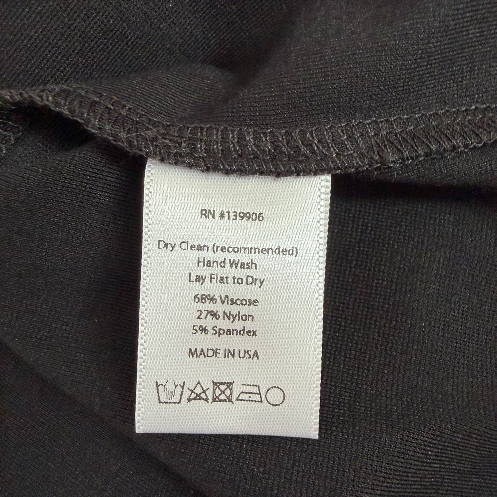 BLACK PONTE KNIT SHORT SLEEVE TOP EXTENDED - Picture 5 of 5